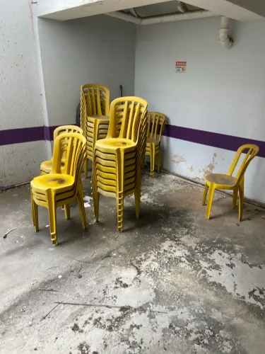 Cadeira de plástico