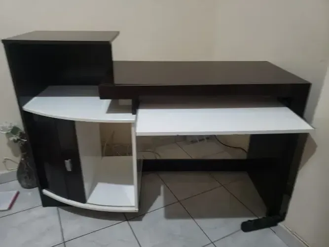 Escrivaninha mesa de estudos para computador com armário prateleira lateral