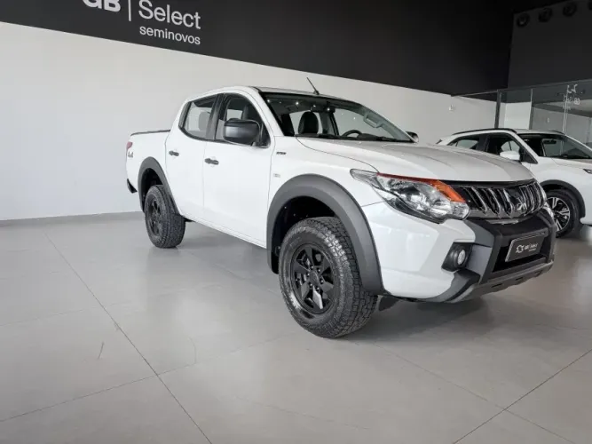 Mitsubishi L200 GLS 2.5 4X4 CD Diesel 2025