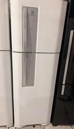 Vendo geladeira Eletrolux funcionando perfeitamente entregamos aceitamos cartão