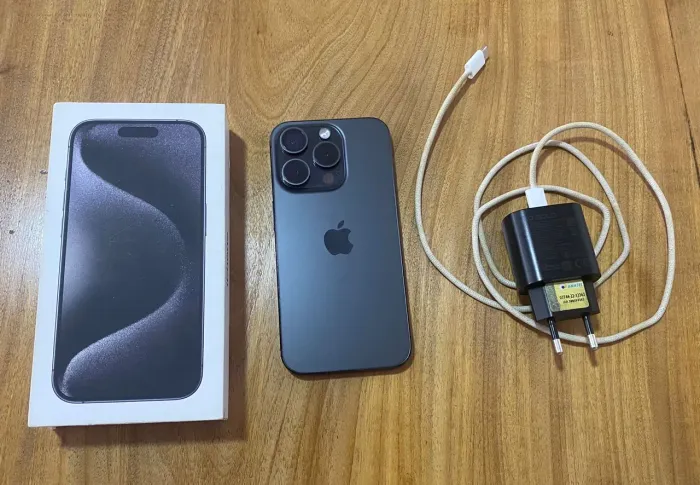 iPhone 15 Pro 256gb (Titânio Preto)
