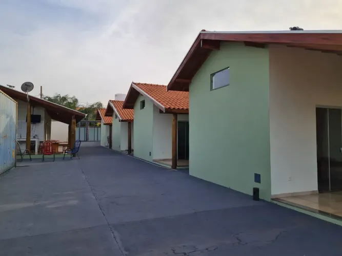 Casa de condomínio para venda com 270 metros quadrados com 4 quartos