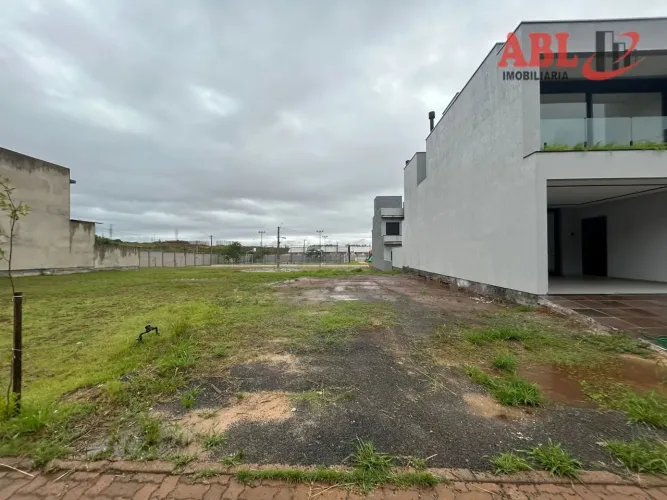 Terreno Plano em Condomínio Fechado Bella Vitta à venda no bairro Central Park - Cachoeiri