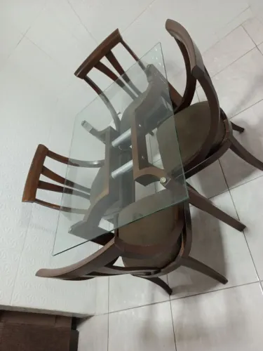 Mesa com 4 cadeiras