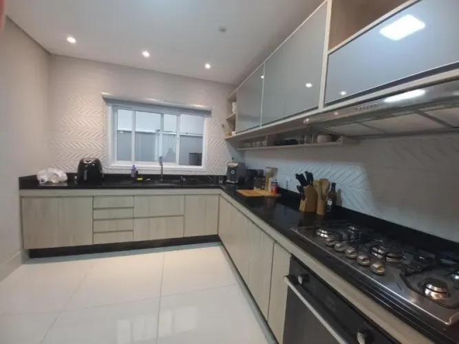 Casa térrea à venda no Condomínio Residencial Via Reggio, em Sorocaba-SP.