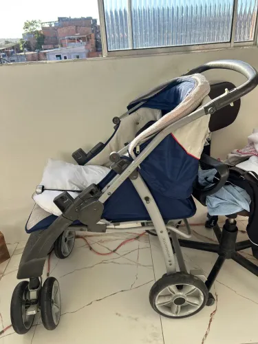 Carrinho de bebê Seminovo