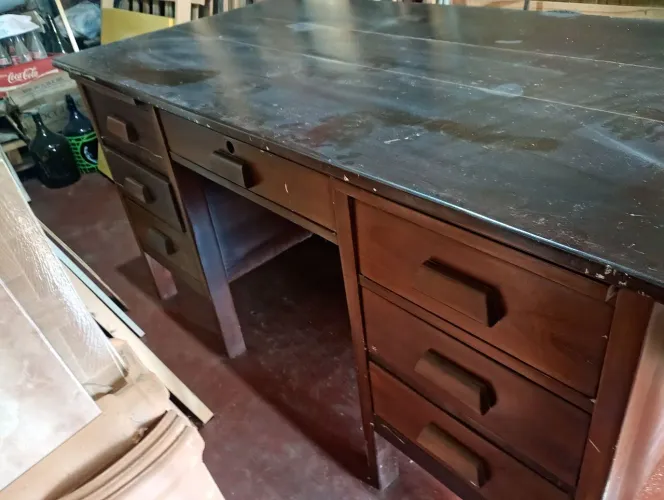 Escrivaninha grande de imbuia