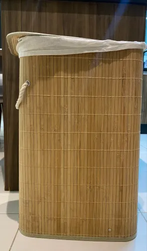Cesto de roupa em bambu