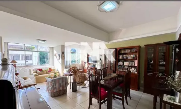 Apartamento : / Residencial / Laranjeiras