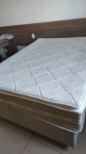 Cama de casal Umaflex em excelente estado
