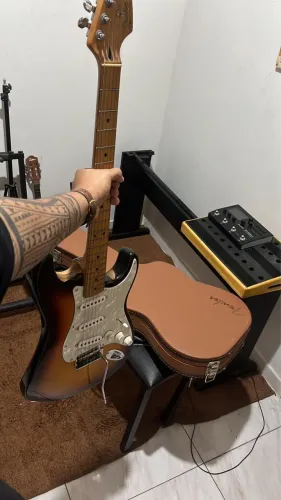 Guitarra fender anos 2000 + Case