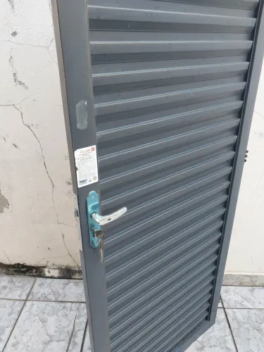 Porta de metal 80x2,10