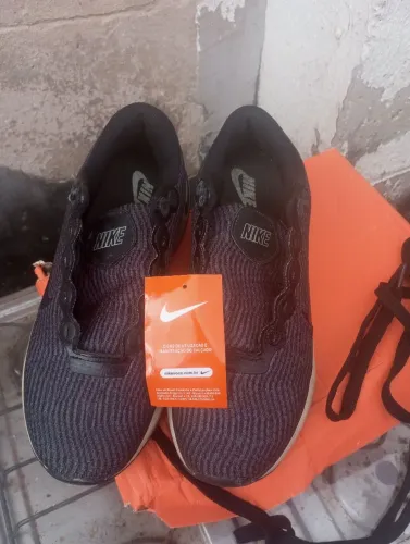 Tênis Nike feminino Tamanho:37 semi-novo
