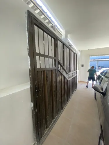 Portão de Alumínio 2,35 x 3,60m com Porta Social - Grande e Reforçado