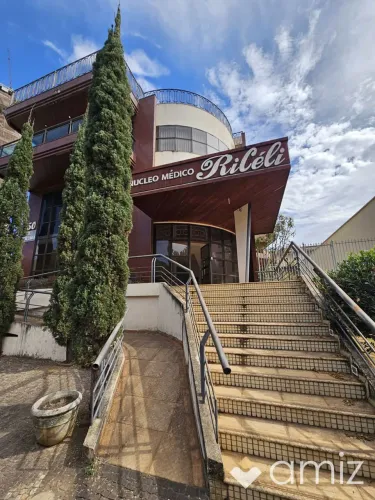 prédio comercial, 565 metros, em frente do parque areião.
