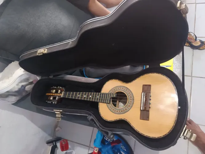 Case de madeira para cavaquinho