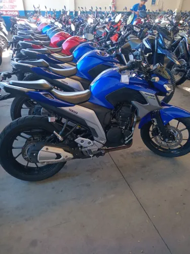 Yamaha FZ25 2021 (shalom veículos)