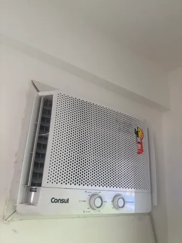 AR CONDICIONADO JANELA 7500 BTUS - EXCELENTE ESTADO