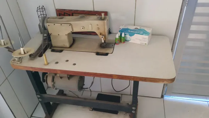 Máquina de Costura Reta no estado 