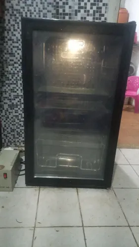 Vendo mini frigobar expositor valor minimo 1.400 nao faço menos
