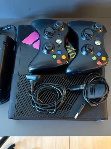 Xbox 360 bloqueado, tudo original. valor 350$