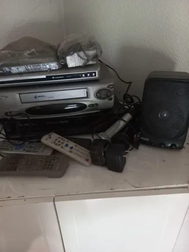 Aparelhos Vídeo cassete e DVD