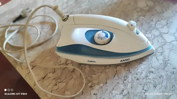 Vende-se ferro de passar roupas ARNO CALORE 127V