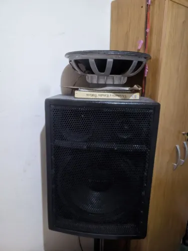 Vendo Caixa de som profissional toda na keybass + alto falante 15p + mesa de som toca muit
