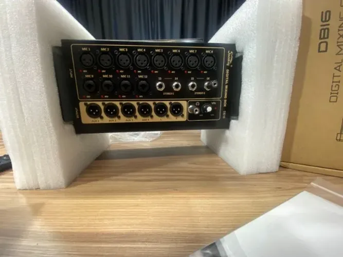 Vendo Mesa de Som Digital Soundking DB-16 16 Canais USB Efeitos Reverb - Seminova