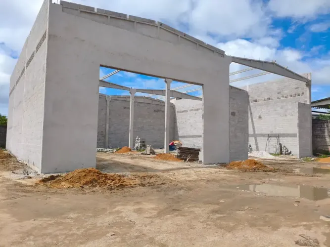 Galpão Novo 230m² para Aluguel | Próximo à BR-367 e Aeroporto