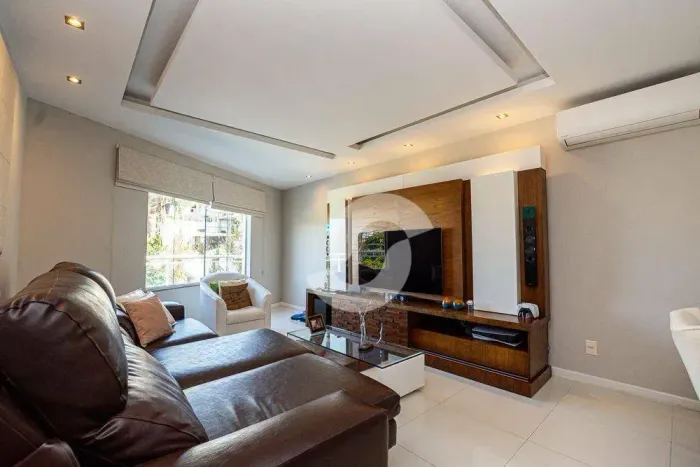 Casa com 4 dormitórios (3 suítes) à venda, 178 m² por R$ 2.500.000 - Camboinhas - Niterói/