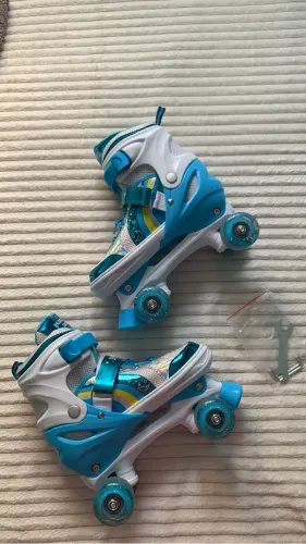 Patins Infantil 4 Rodas Ajustável Azul - Com Luzinha - Usado 1 vez