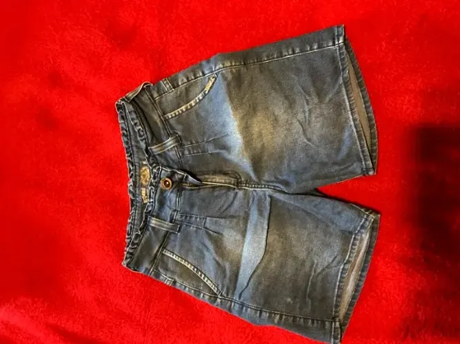 Short jeans