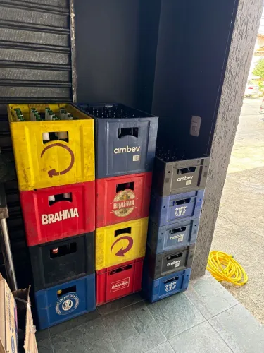 Caixas de cerveja em PVC + Cascos