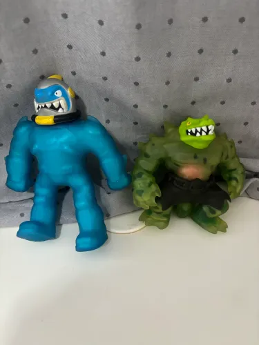 Dois bonecos elásticos GOO JITZU
