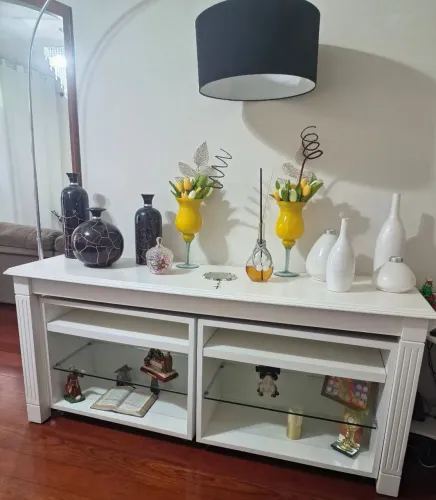Aparador multiuso com design clássico e moderno. MDF. Comp. 1,90. Largura 56 cm. Altura 86
