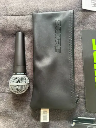 Microfone Shure SM58 + Caixa, Estojo e Suporte
