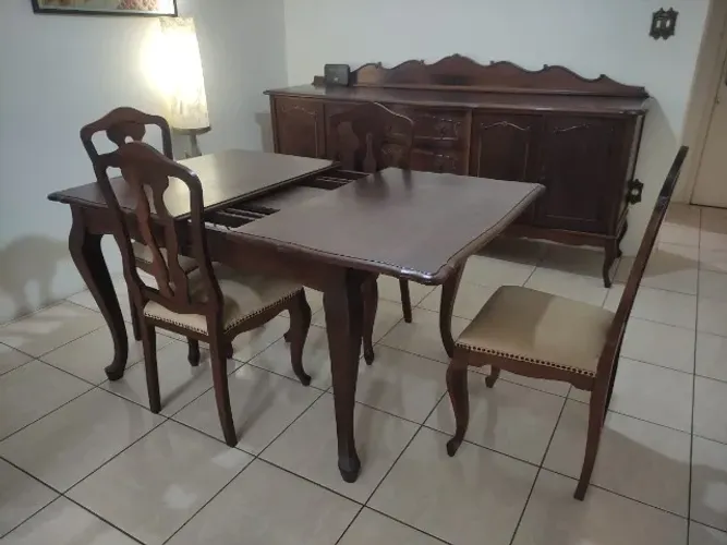 Mesa de jantar extensível com 4 cadeiras
