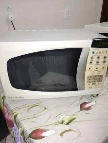 Microondas Electrolux 18l 110v funcionando perfeitamente