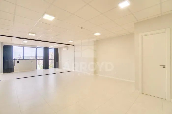 Sala comercial à venda no Seven Business Center.