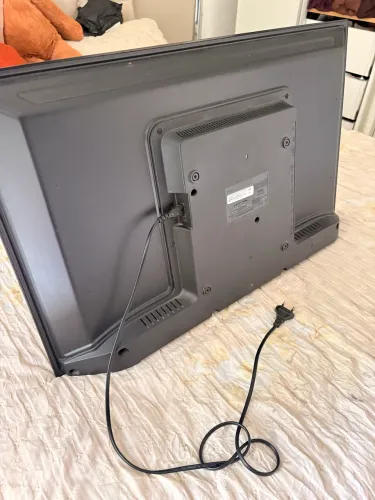 Smart TV Philco 32" Roku - Para Conserto ou Retirada de Peças (Ela não liga)