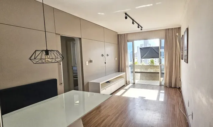 Apartamento para Venda em Florianópolis, Centro, 2 dormitórios, 2 banheiros, 1 vaga
