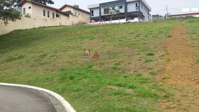 Terreno Padrão em Condomínio em Jambeiro
