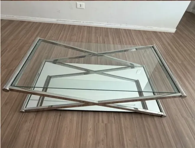 PROMOÇÃO - Mesa de Centro em Vidro e Estrutura Cromada - Design Moderno