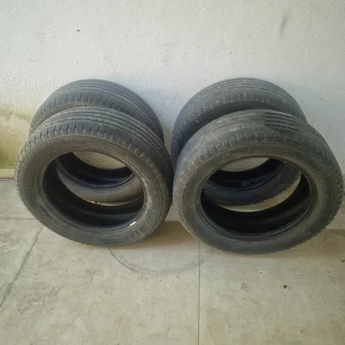 Jogo de 4 Pneus Usados Goodyear 215/60 R17 - Ótimo Estado
