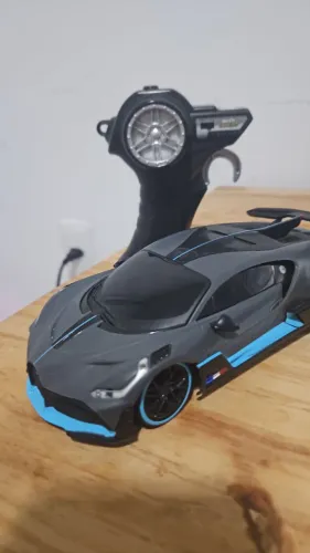 Bugatti divo controle remoto 