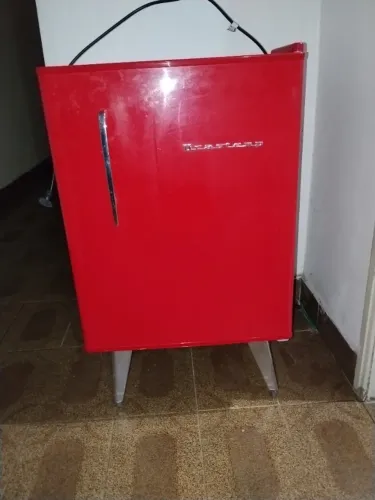 Frigobar retro de 80 litros funcionando perfeitamente original de fábrica 
