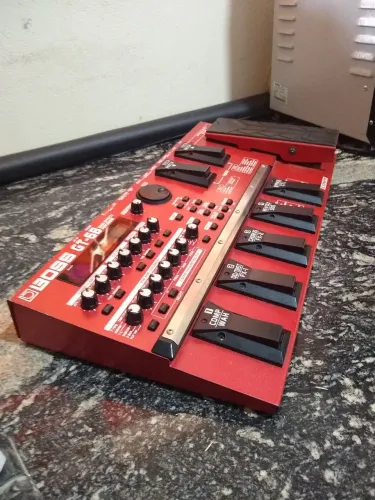 Pedaleira Boss GT-6B + Fonte original + Capa