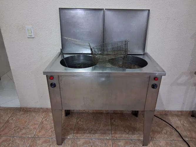 Fritadeira Elétrica Industrial Dupla em Inox - 2 Cubas com Cestos - Ótimo estado