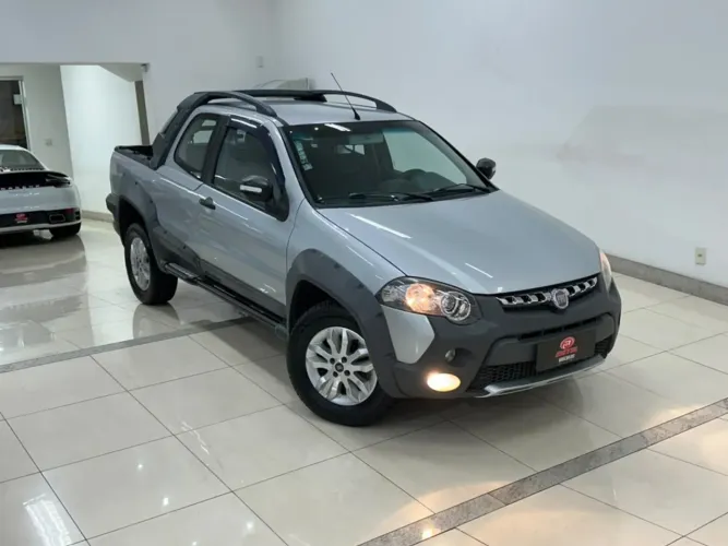Fiat Strada Adv. Ext. 1.8 Locker Dual.flex CE 2013